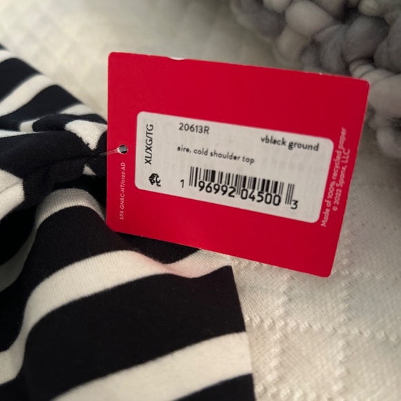 SPANX Air essentials Black and White stripe XL top NWT - Picture 2 of 3